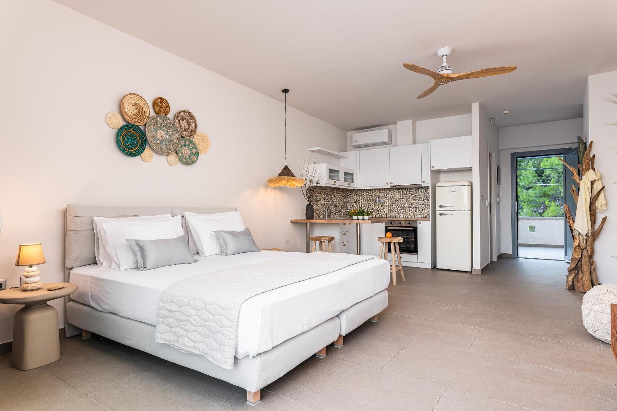 8Moons Boutique Apartments Кокарі Екстер'єр фото